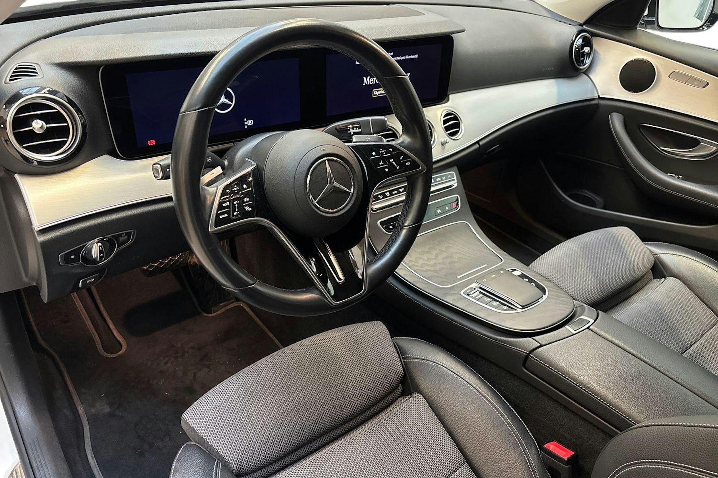 valkoinen Mercedes-Benz E 2021 kuva 7.