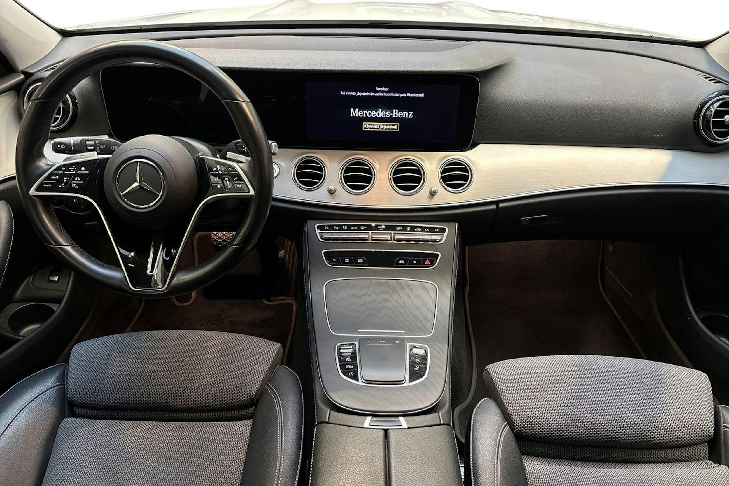 valkoinen Mercedes-Benz E 2021 kuva 9.