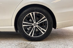 valkoinen Mercedes-Benz E 2021 kuva 11.