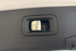 valkoinen Mercedes-Benz E 2021 kuva 16.
