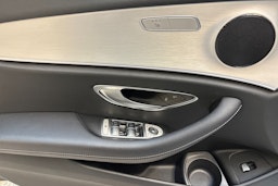 valkoinen Mercedes-Benz E 2021 kuva 21.