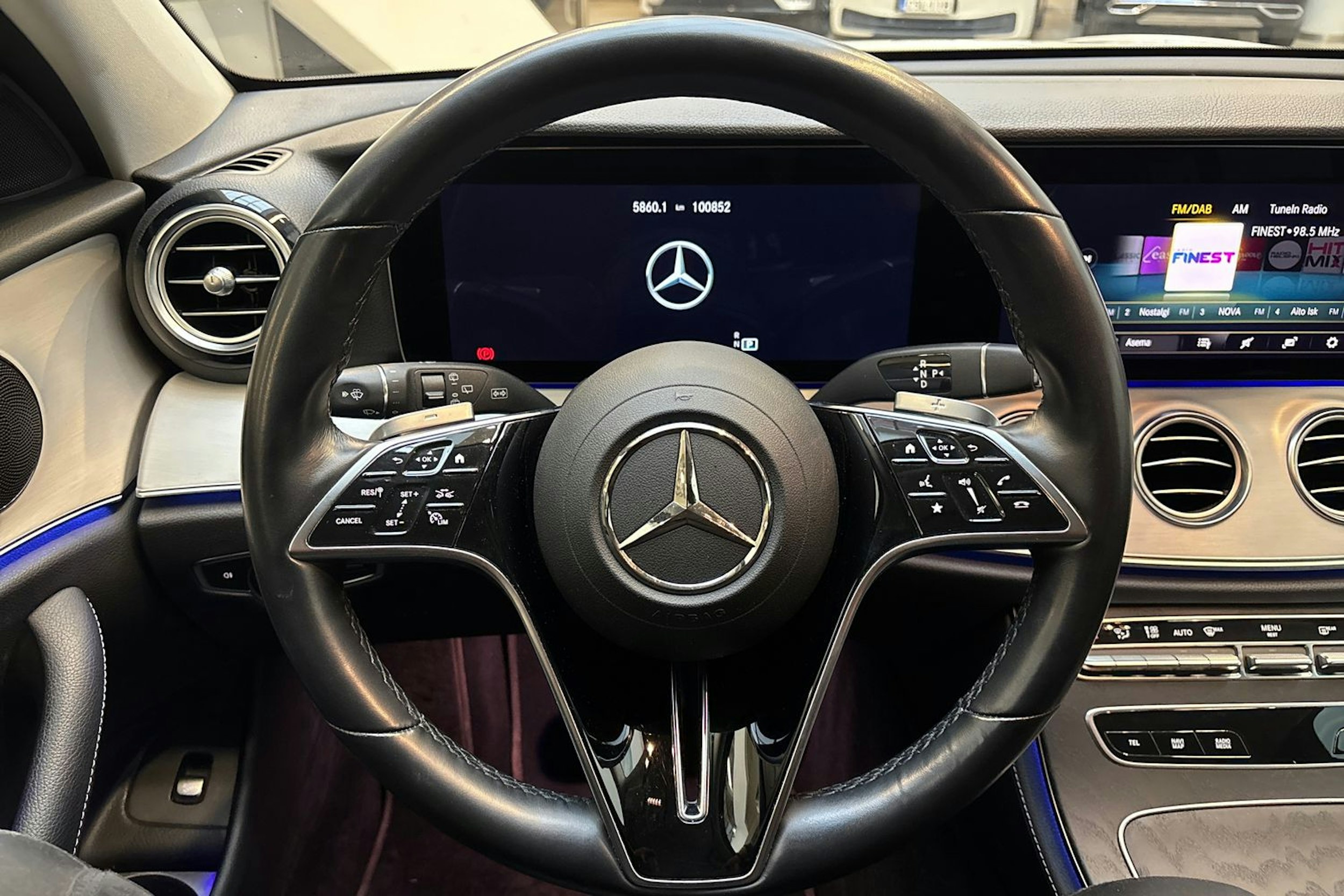 valkoinen Mercedes-Benz E 2021 kuva 23.