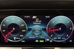 valkoinen Mercedes-Benz E 2021 kuva 24.