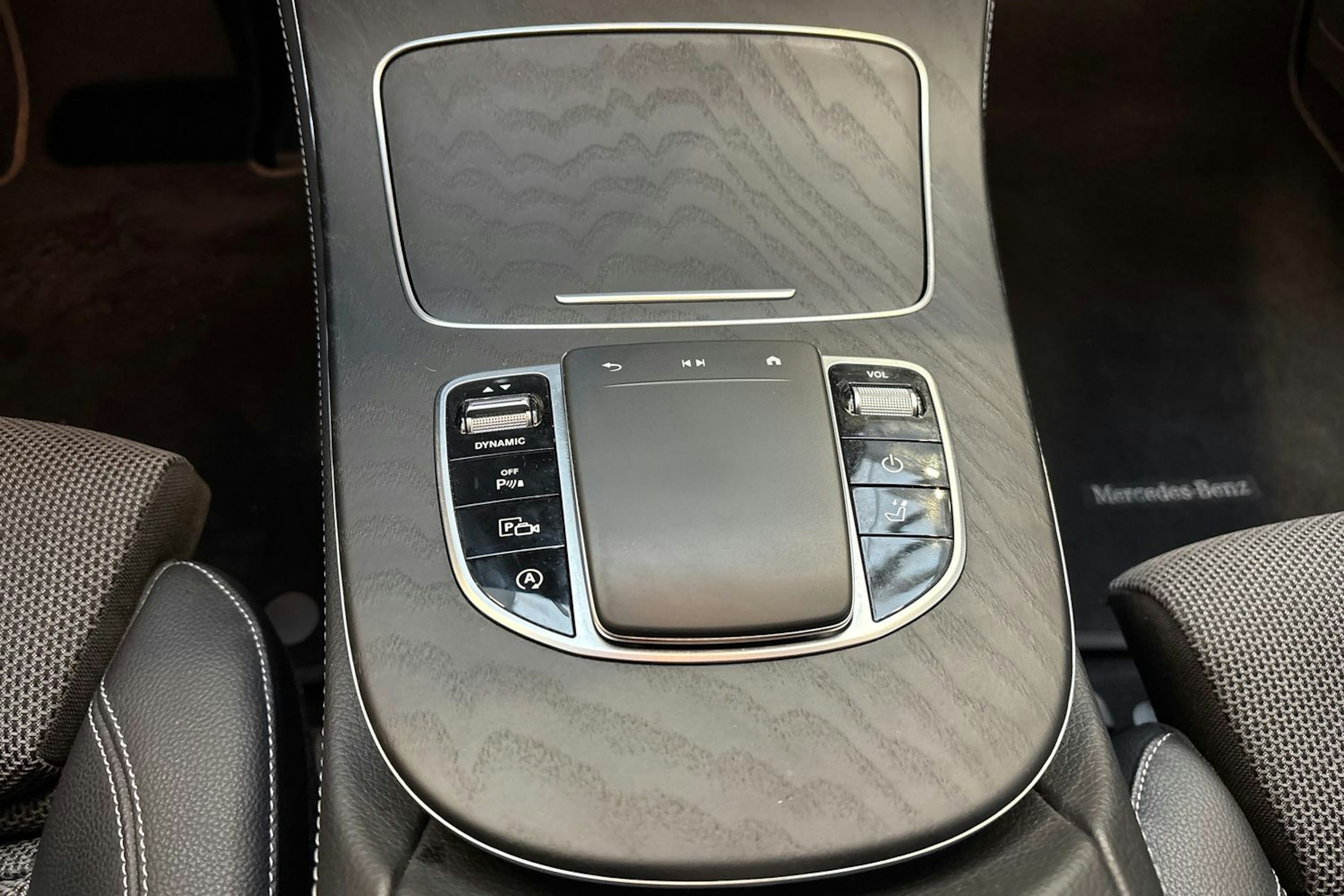 valkoinen Mercedes-Benz E 2021 kuva 31.