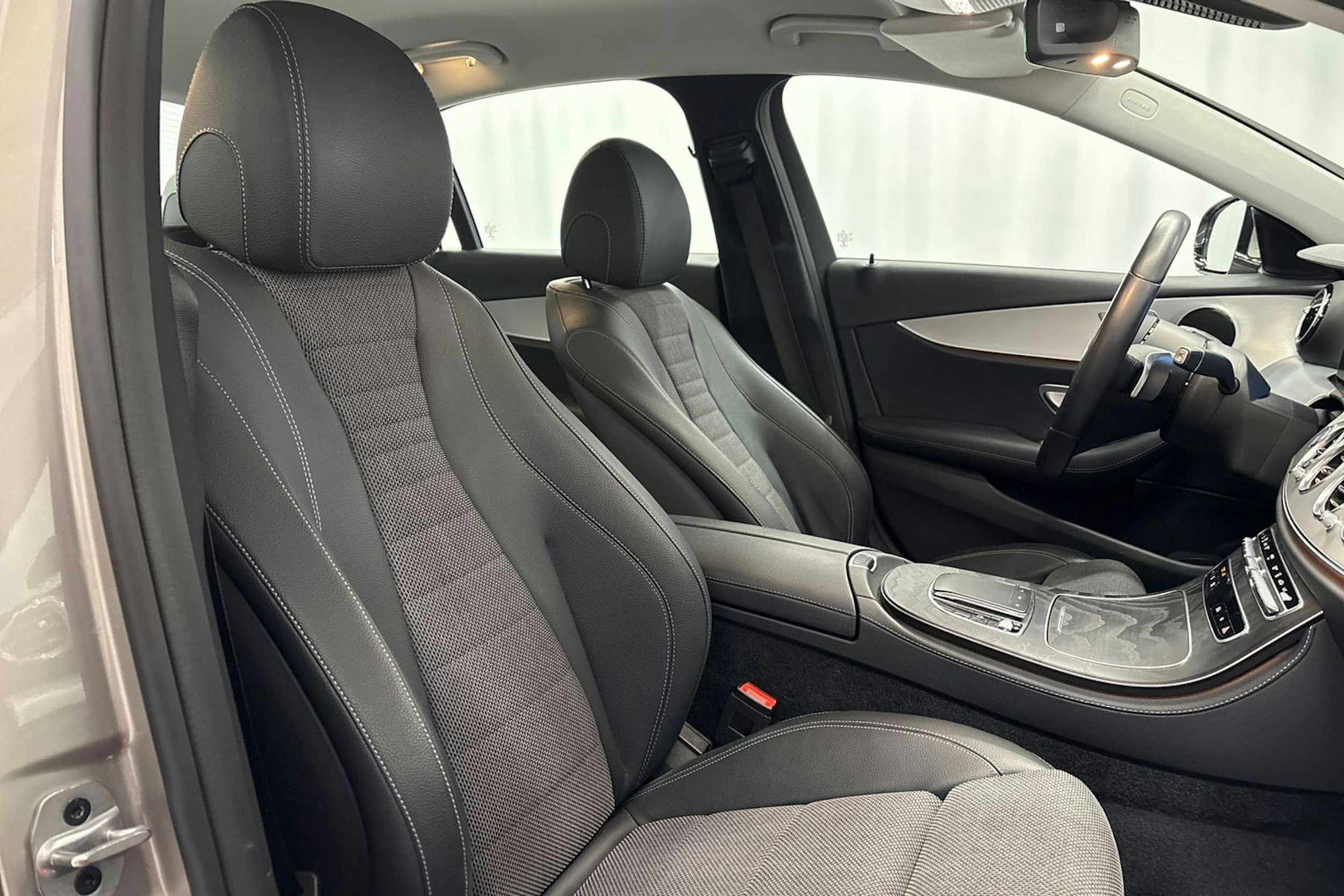 hopea Mercedes-Benz E 2021 kuva 14.