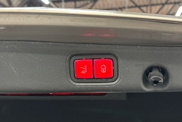 hopea Mercedes-Benz E 2021 kuva 18.