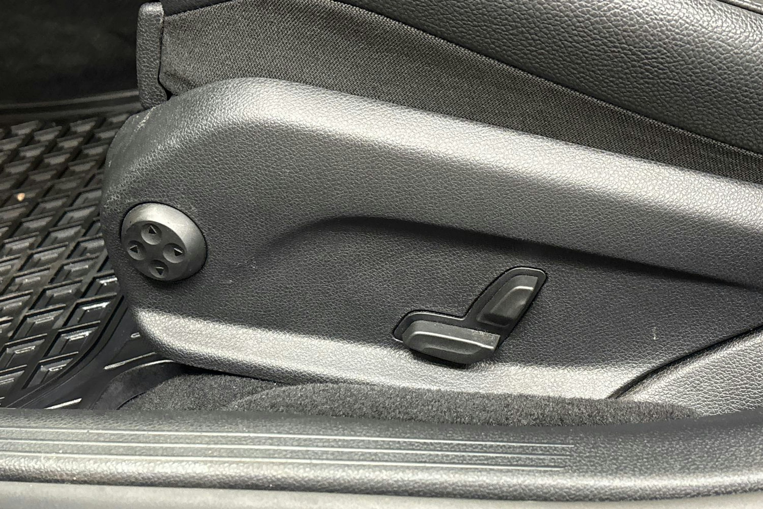 hopea Mercedes-Benz E 2021 kuva 21.