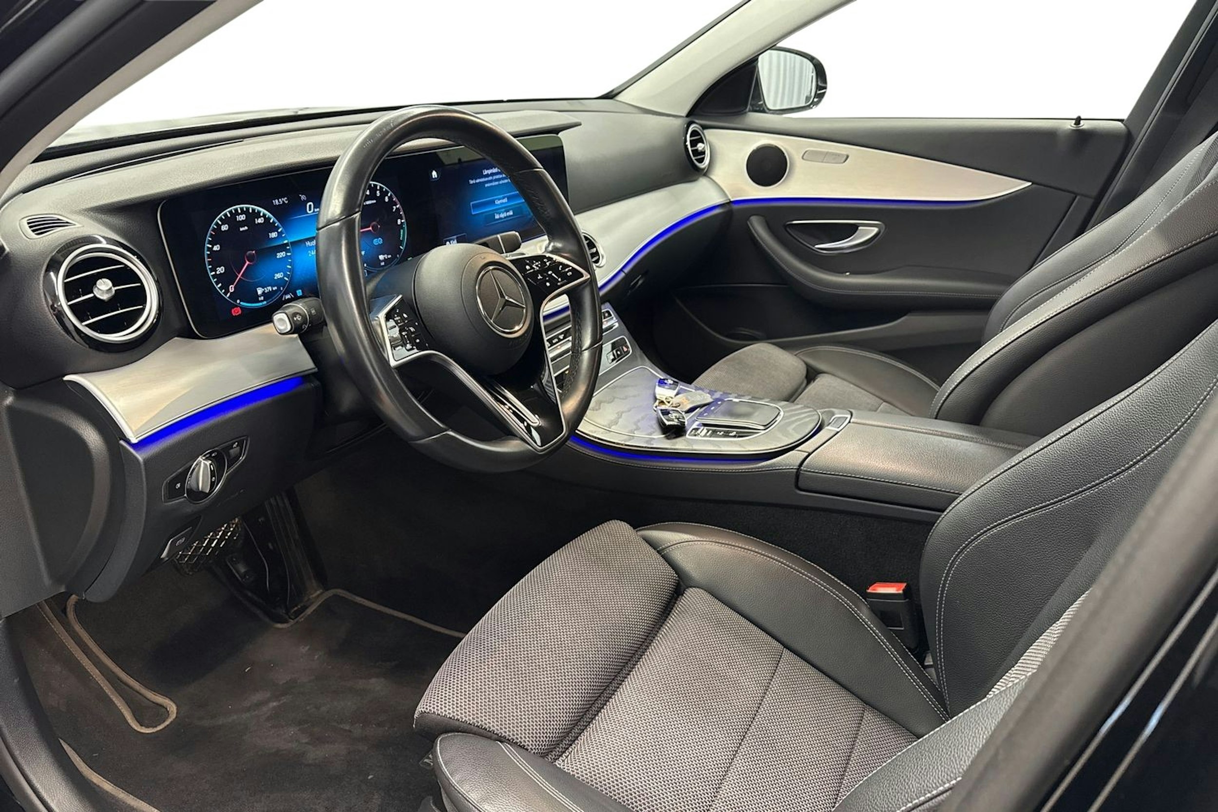 musta Mercedes-Benz E 2021 kuva 7.