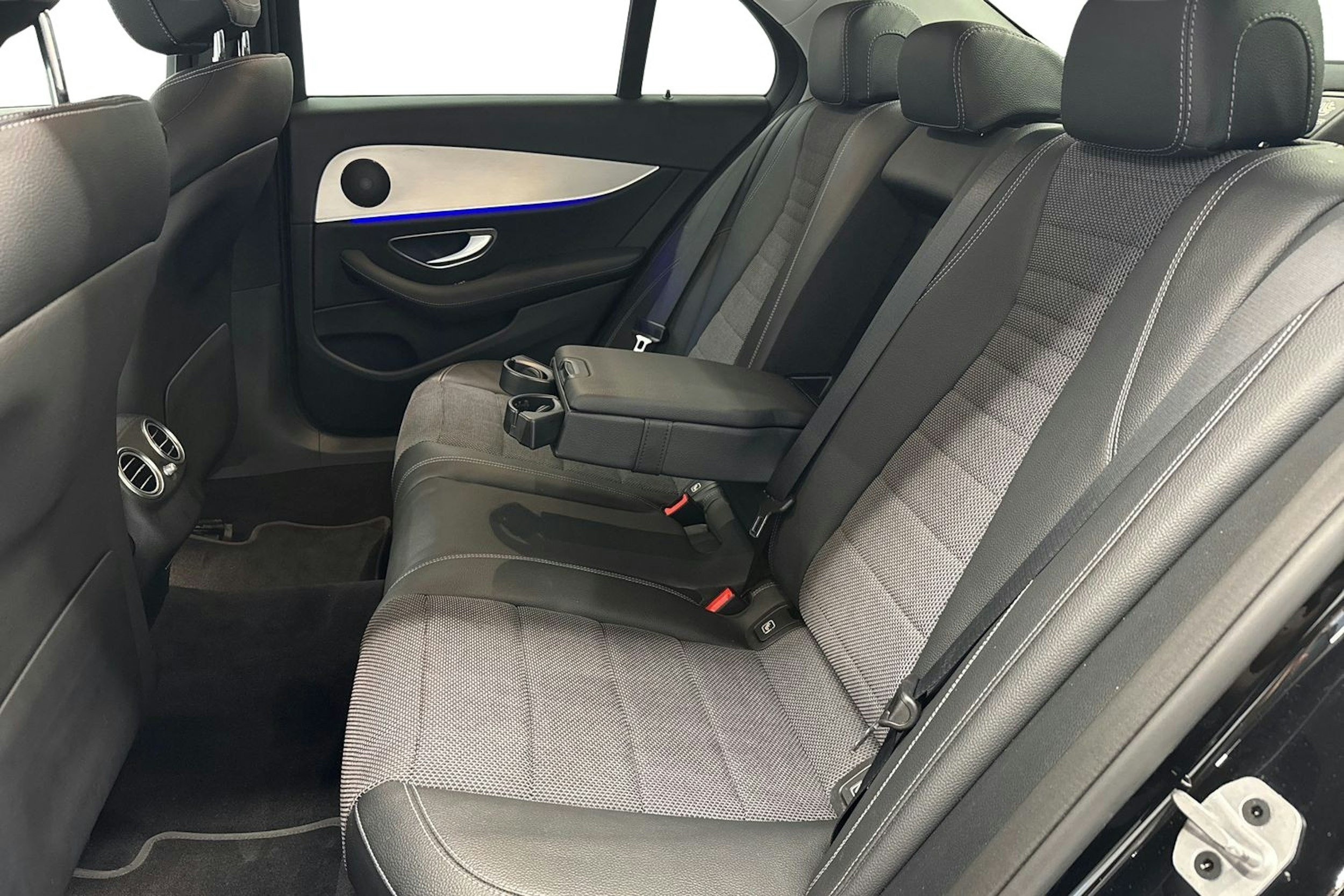 musta Mercedes-Benz E 2021 kuva 10.