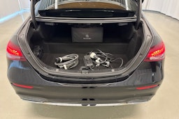 musta Mercedes-Benz E 2021 kuva 13.