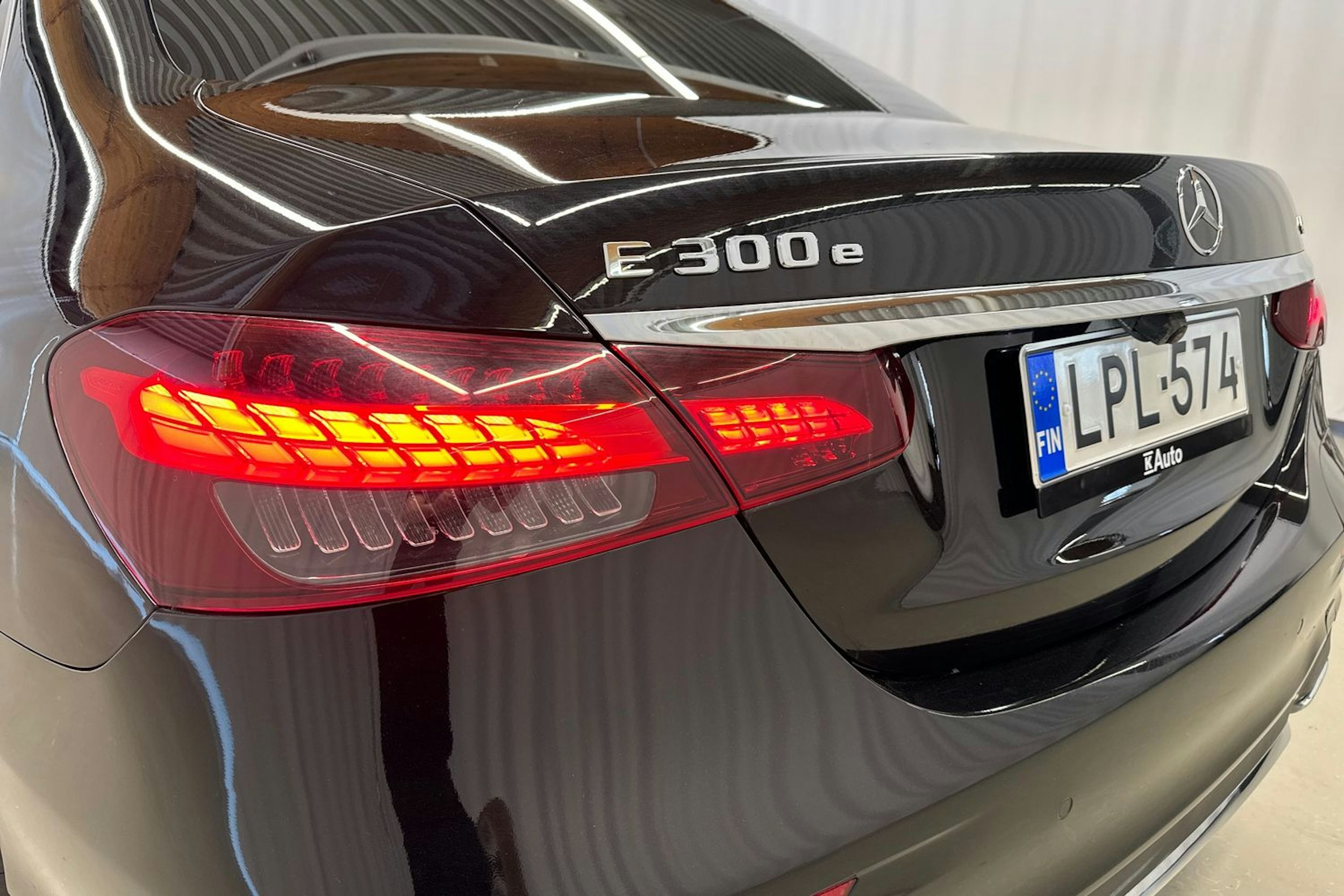 musta Mercedes-Benz E 2021 kuva 14.