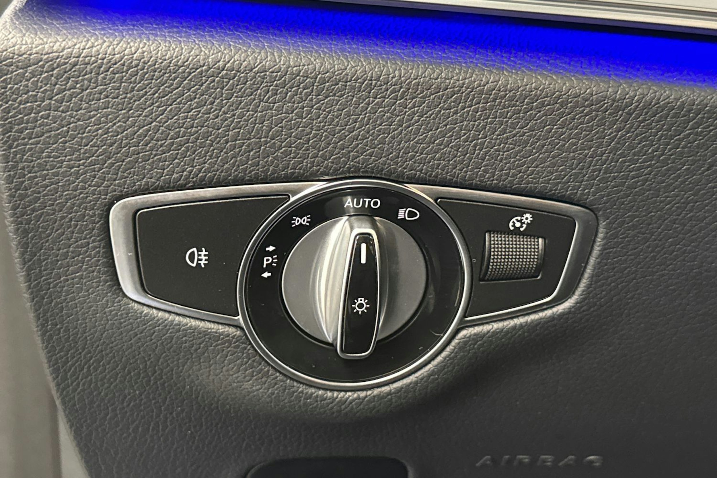 musta Mercedes-Benz E 2021 kuva 16.