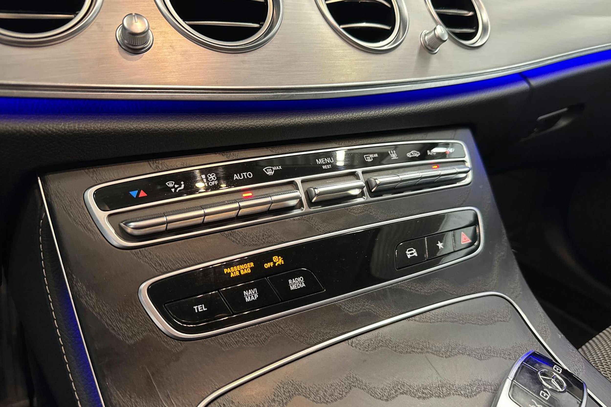 musta Mercedes-Benz E 2021 kuva 22.