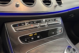 musta Mercedes-Benz E 2021 kuva 22.