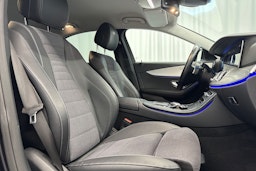 musta Mercedes-Benz E 2021 kuva 27.