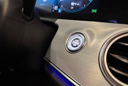 musta Mercedes-Benz E 2021 kuva 28.