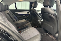 musta Mercedes-Benz E 2021 kuva 29.