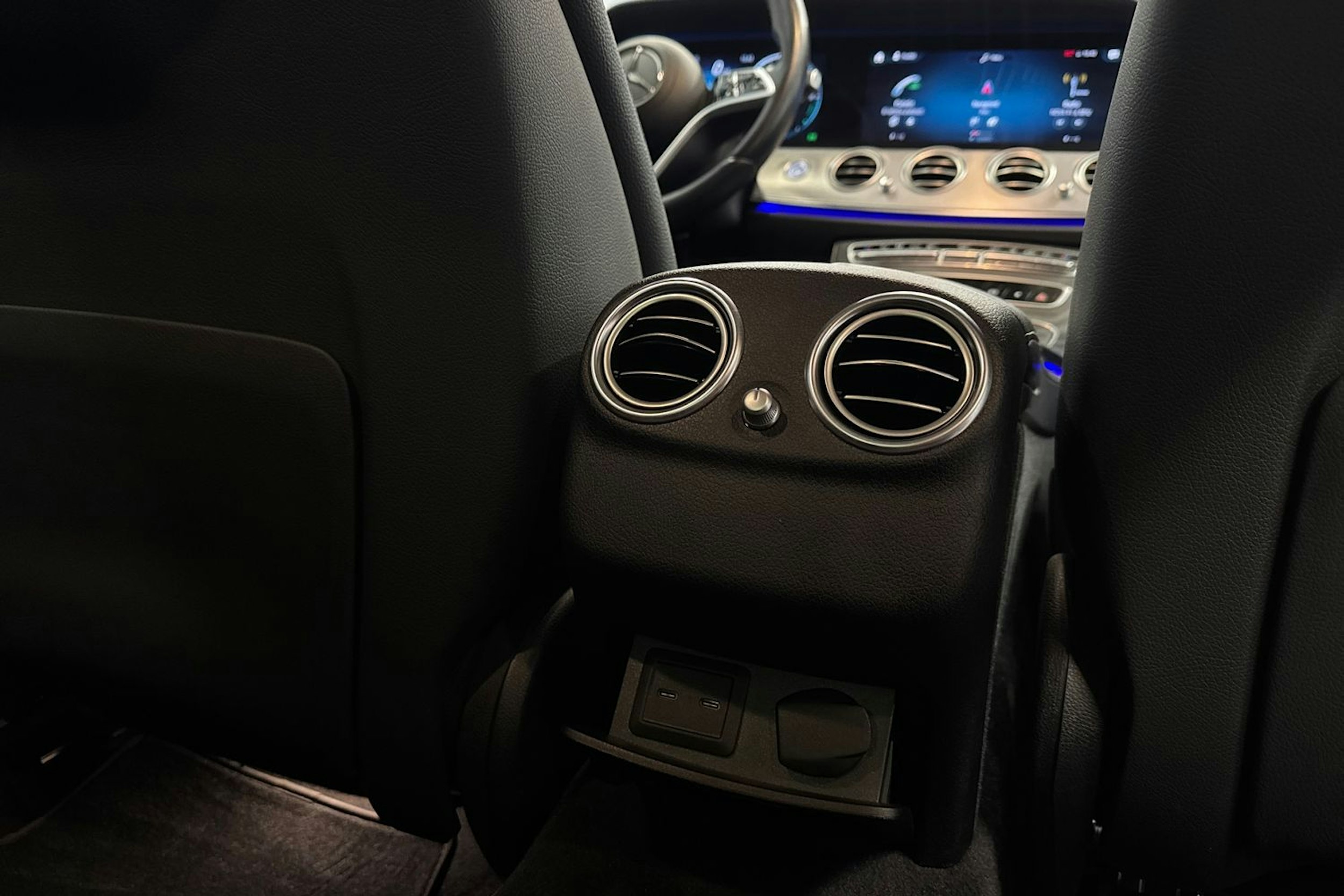 musta Mercedes-Benz E 2021 kuva 30.