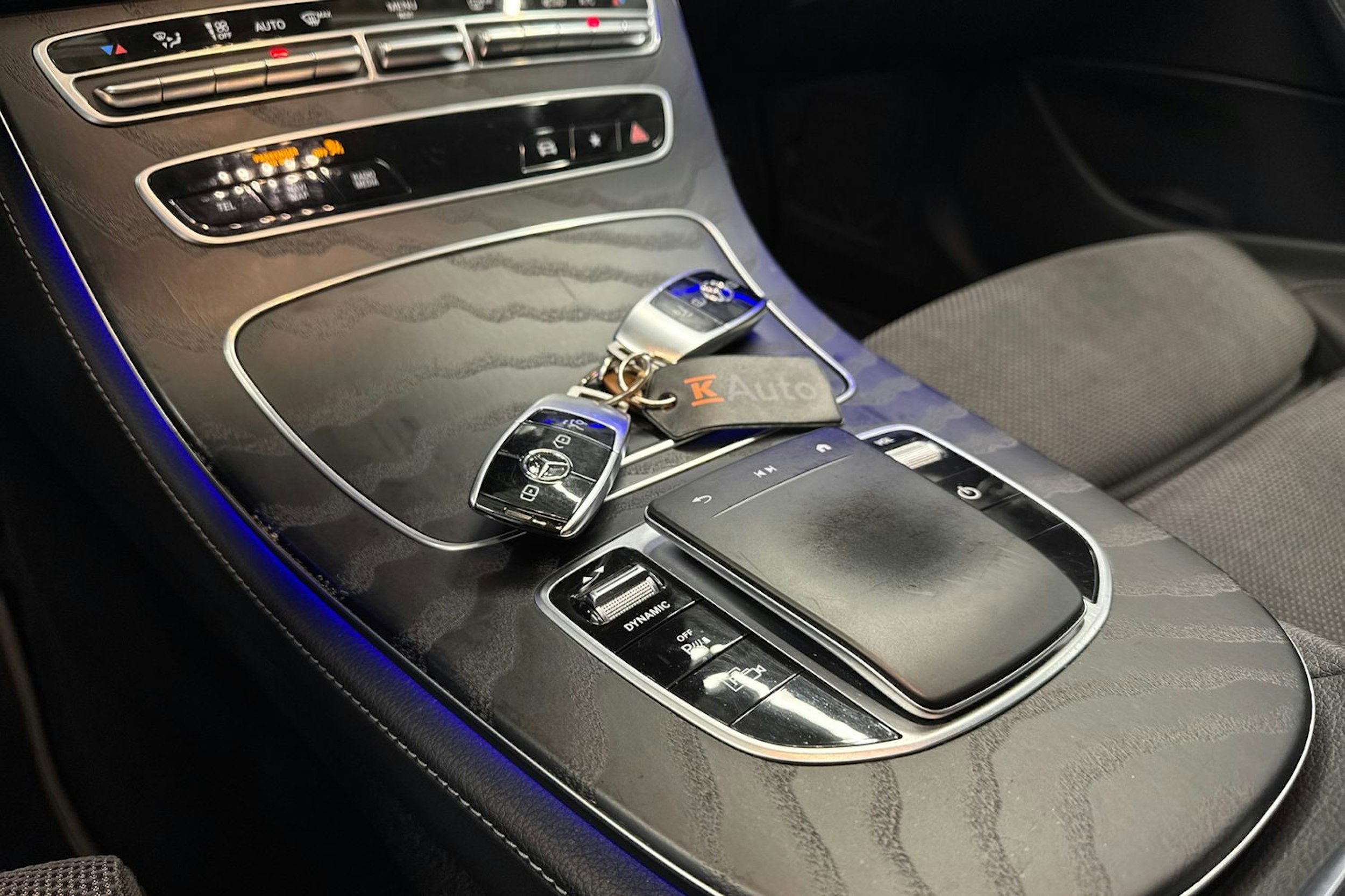 musta Mercedes-Benz E 2021 kuva 34.