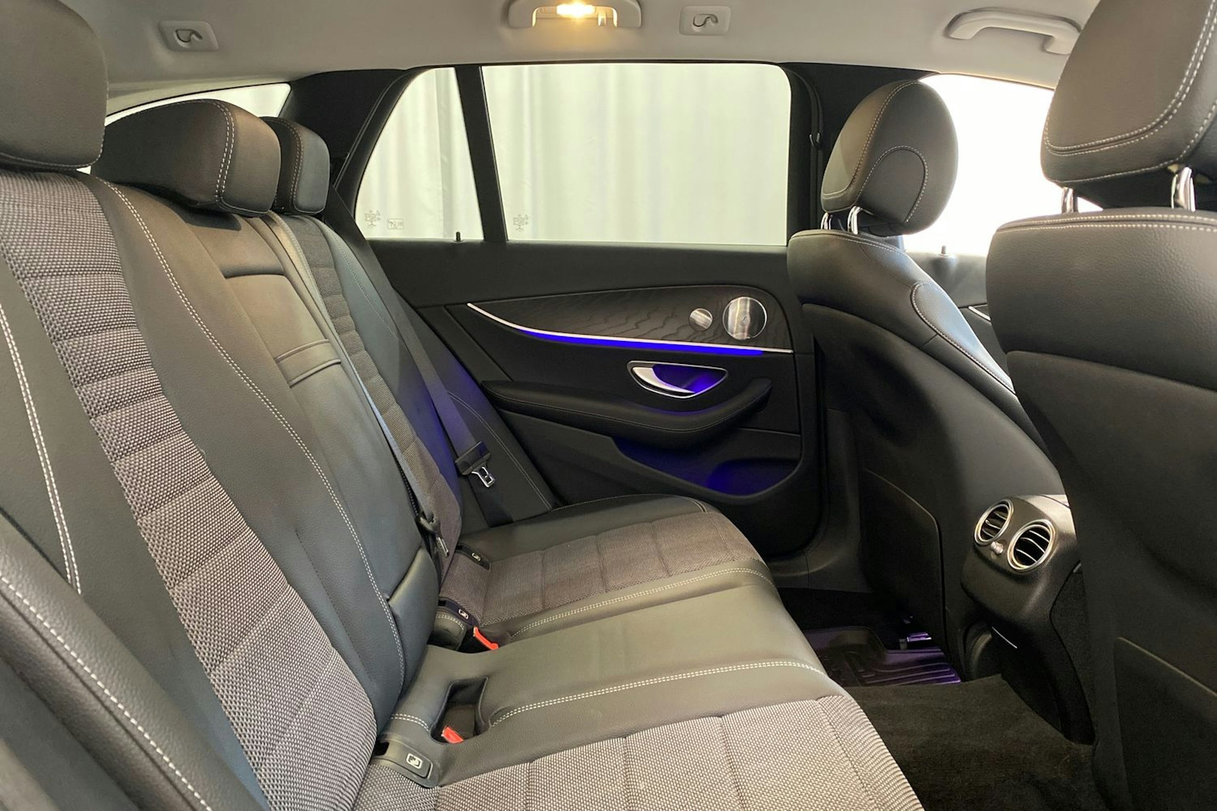 met. harmaa Mercedes-Benz E 2021 kuva 14.