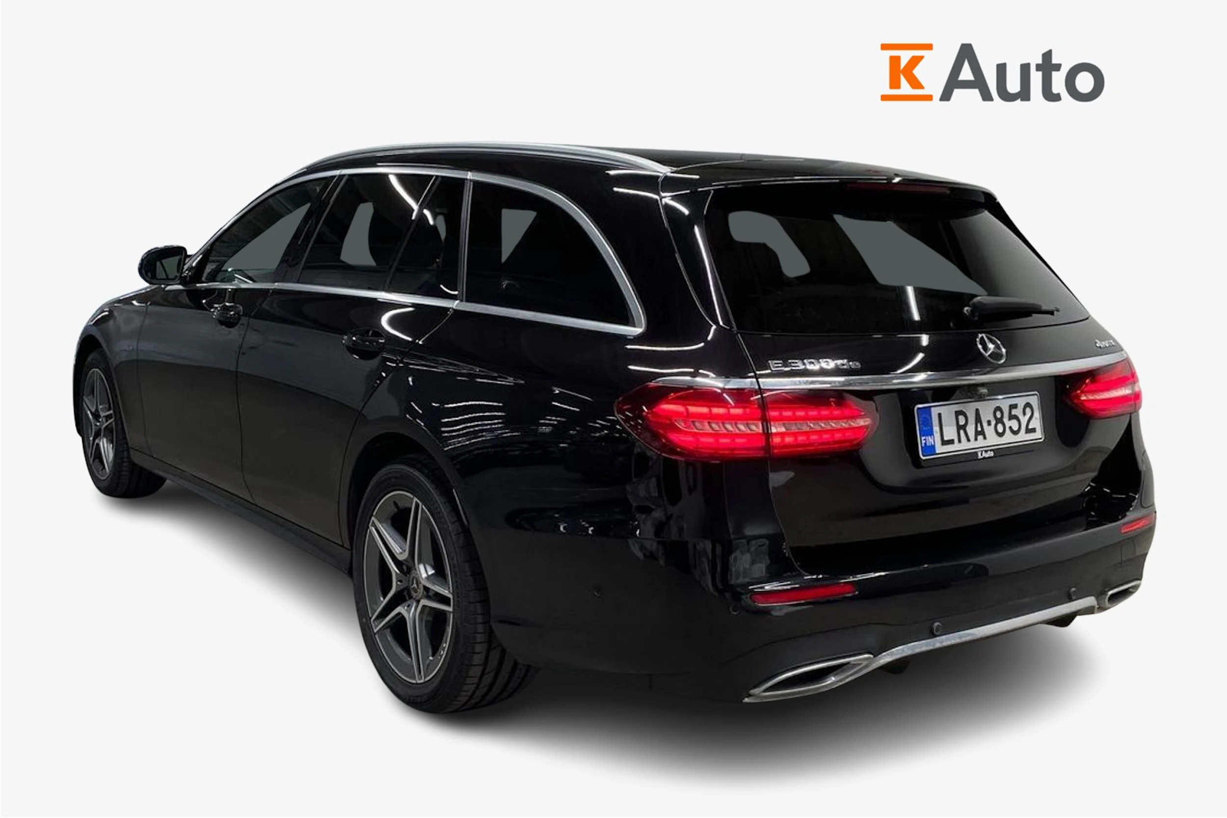 musta Mercedes-Benz E 2021 kuva 2.