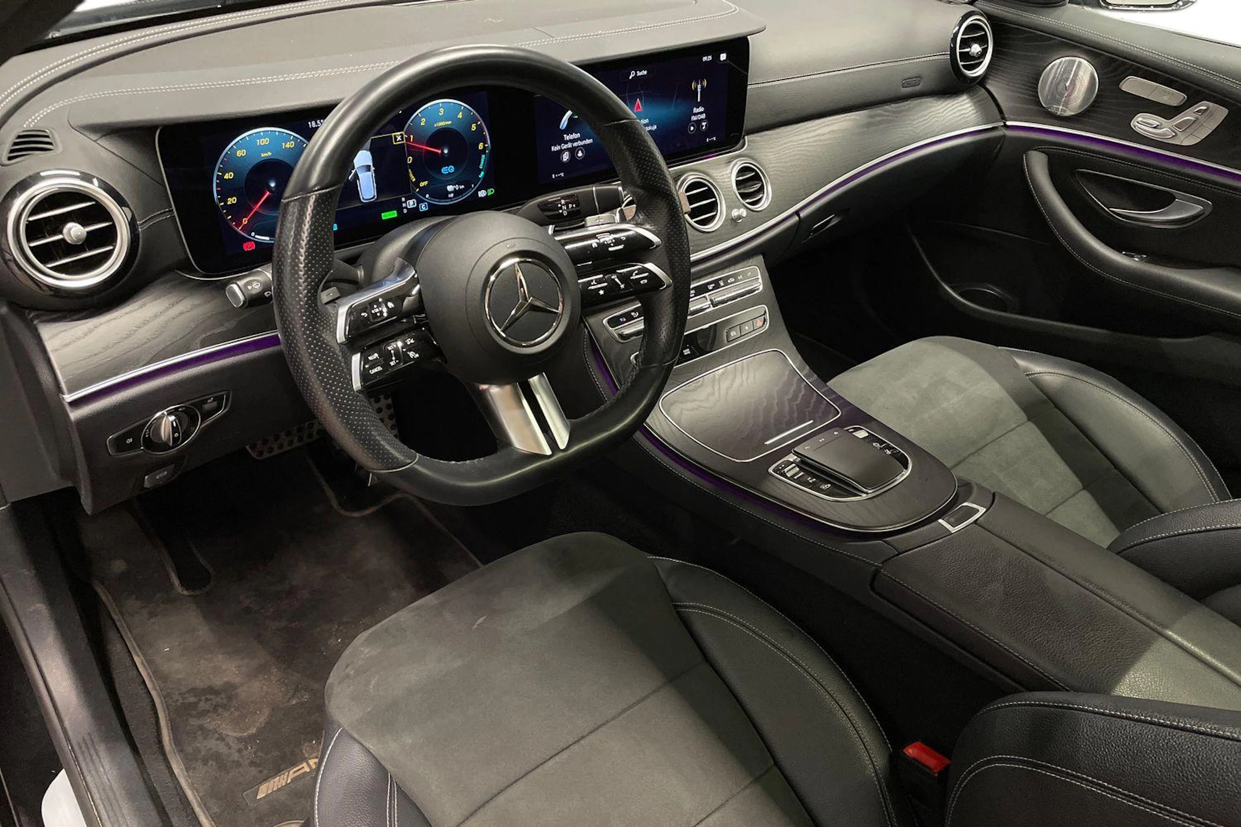 musta Mercedes-Benz E 2021 kuva 6.