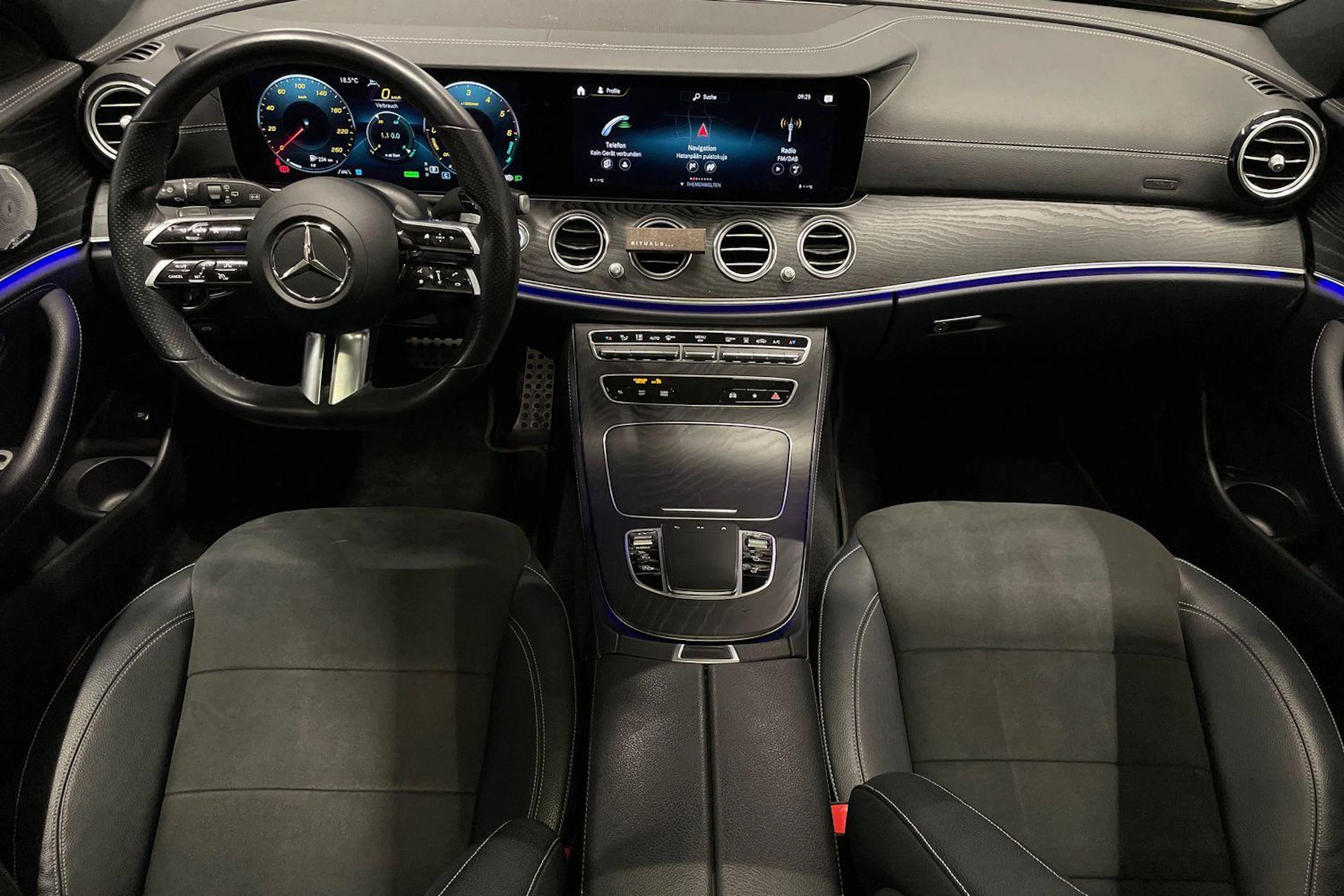 musta Mercedes-Benz E 2021 kuva 7.