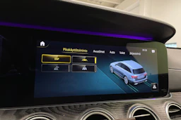musta Mercedes-Benz E 2021 kuva 17.