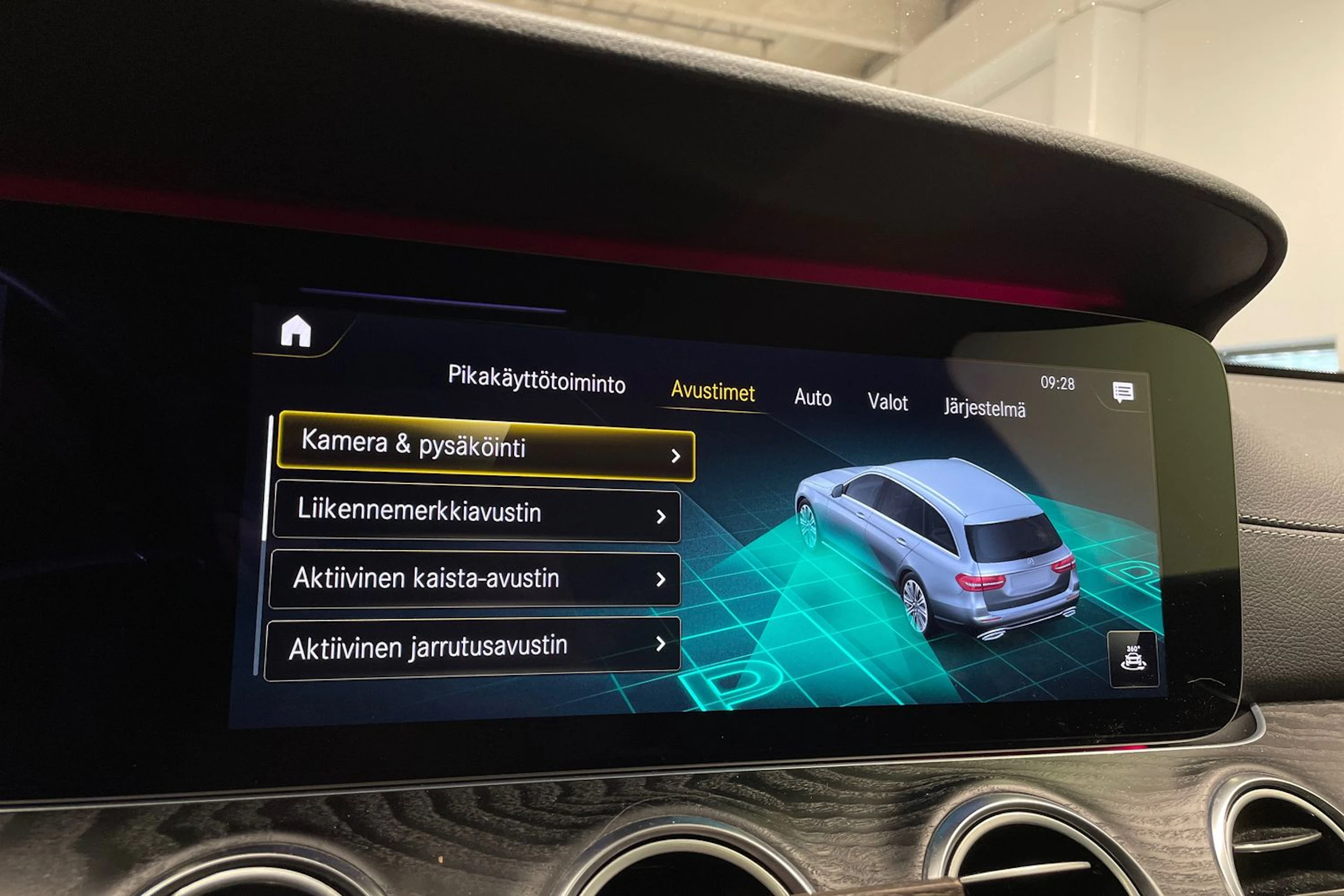 musta Mercedes-Benz E 2021 kuva 18.