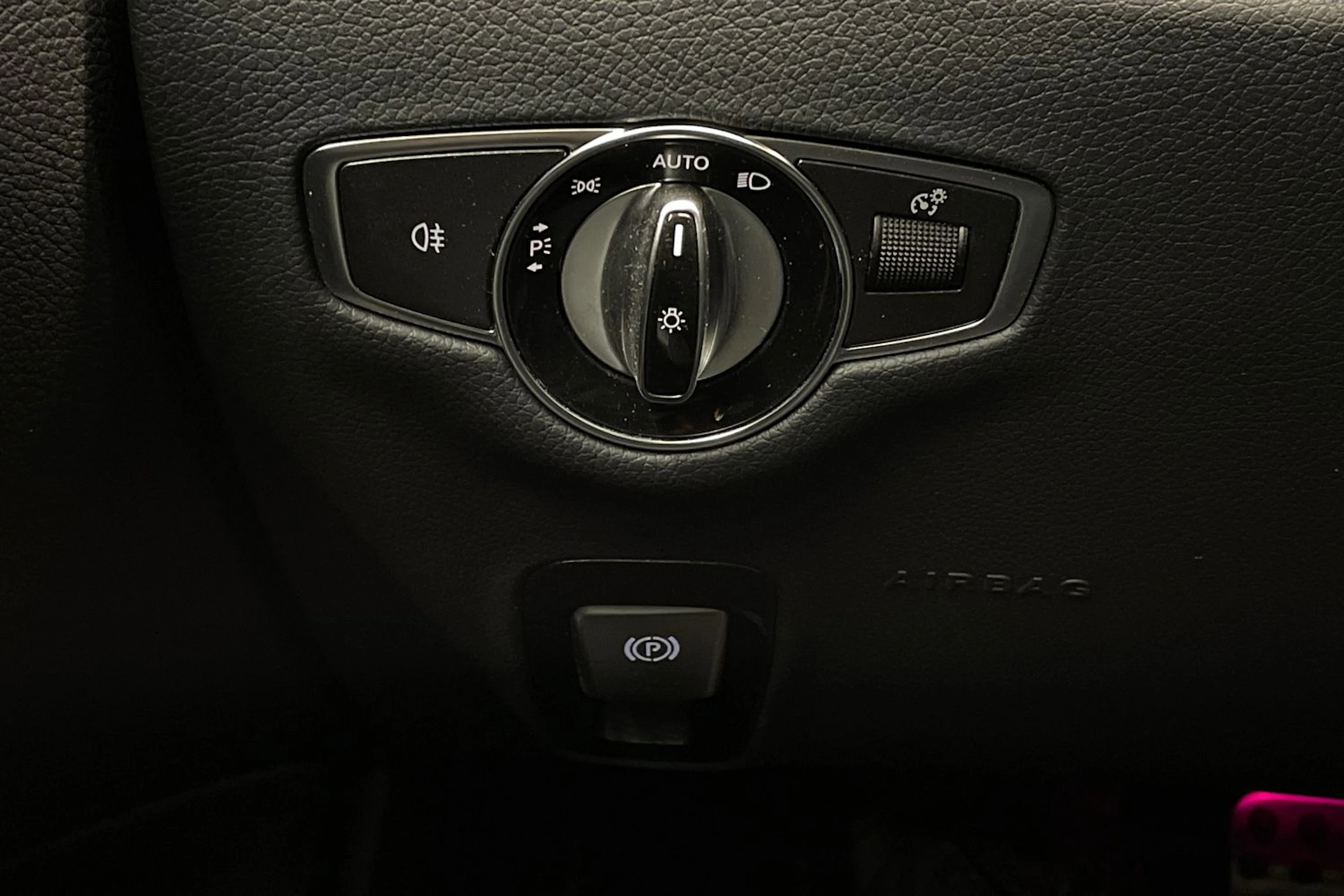 musta Mercedes-Benz E 2021 kuva 23.