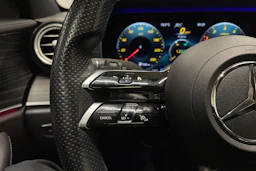 musta Mercedes-Benz E 2021 kuva 24.