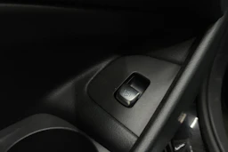 musta Mercedes-Benz E 2021 kuva 26.