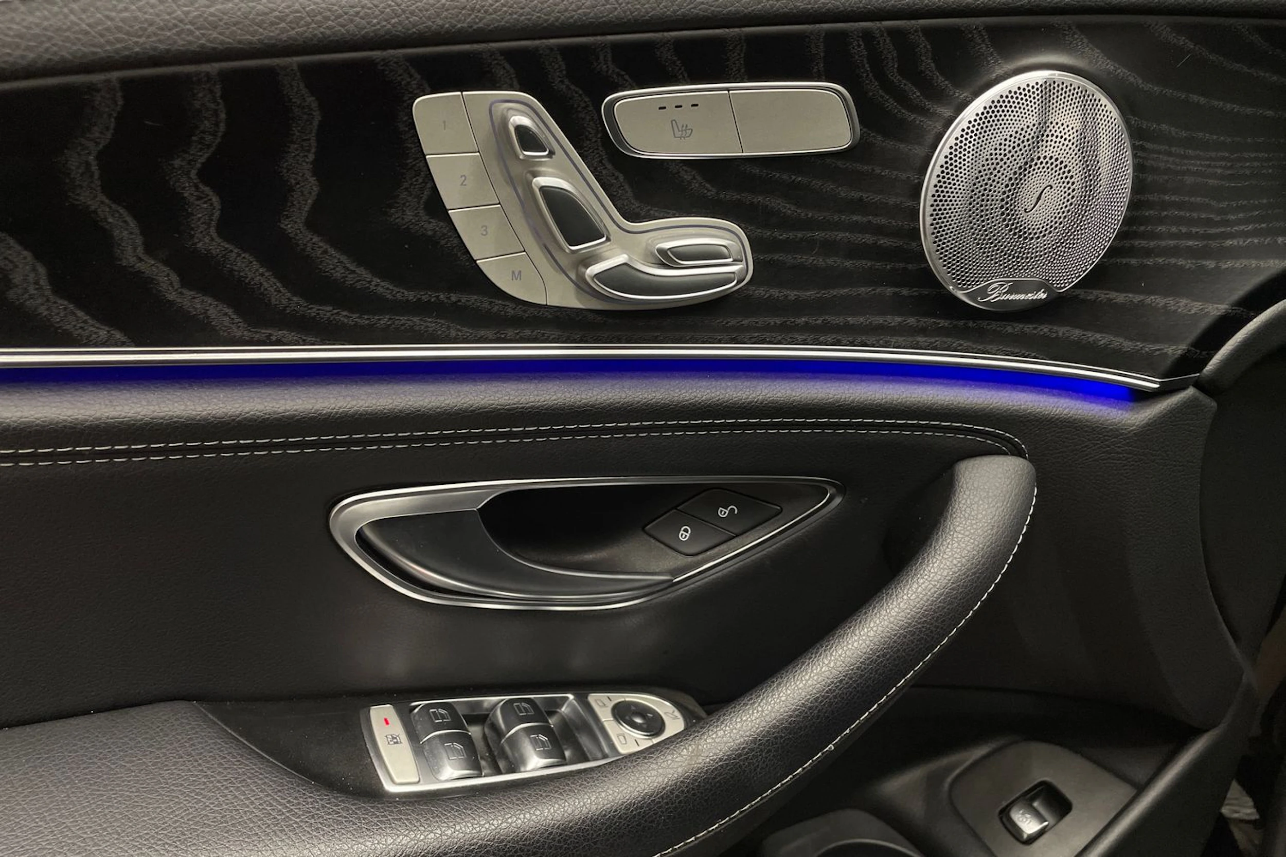 musta Mercedes-Benz E 2021 kuva 27.