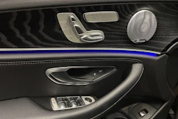 musta Mercedes-Benz E 2021 kuva 27.