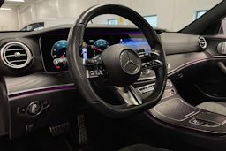 musta Mercedes-Benz E 2021 kuva 28.