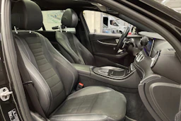 musta Mercedes-Benz E 2021 kuva 29.