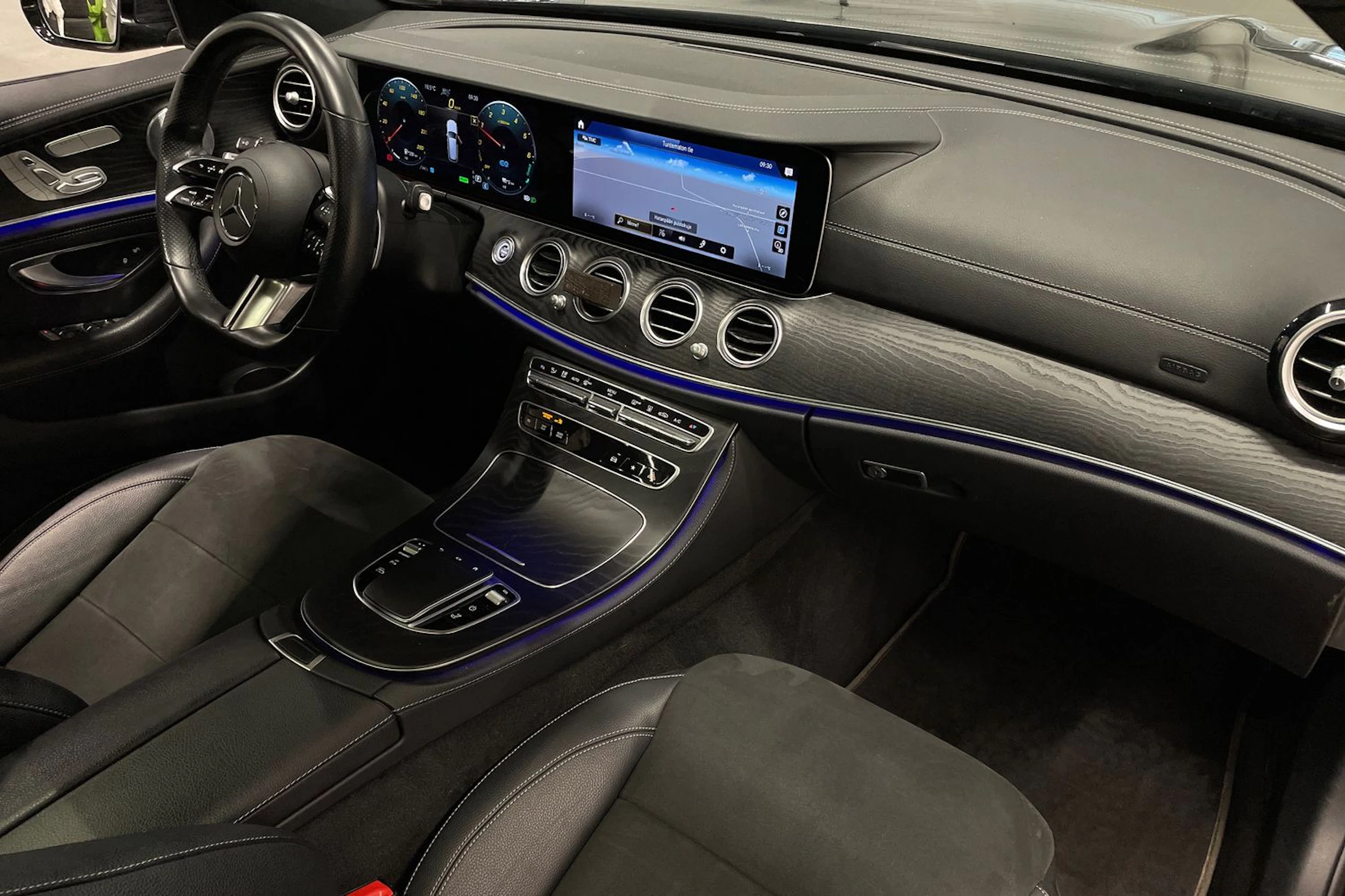musta Mercedes-Benz E 2021 kuva 30.
