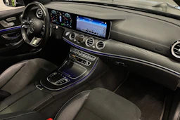 musta Mercedes-Benz E 2021 kuva 30.