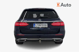 sininen Mercedes-Benz E 2021 kuva 3.
