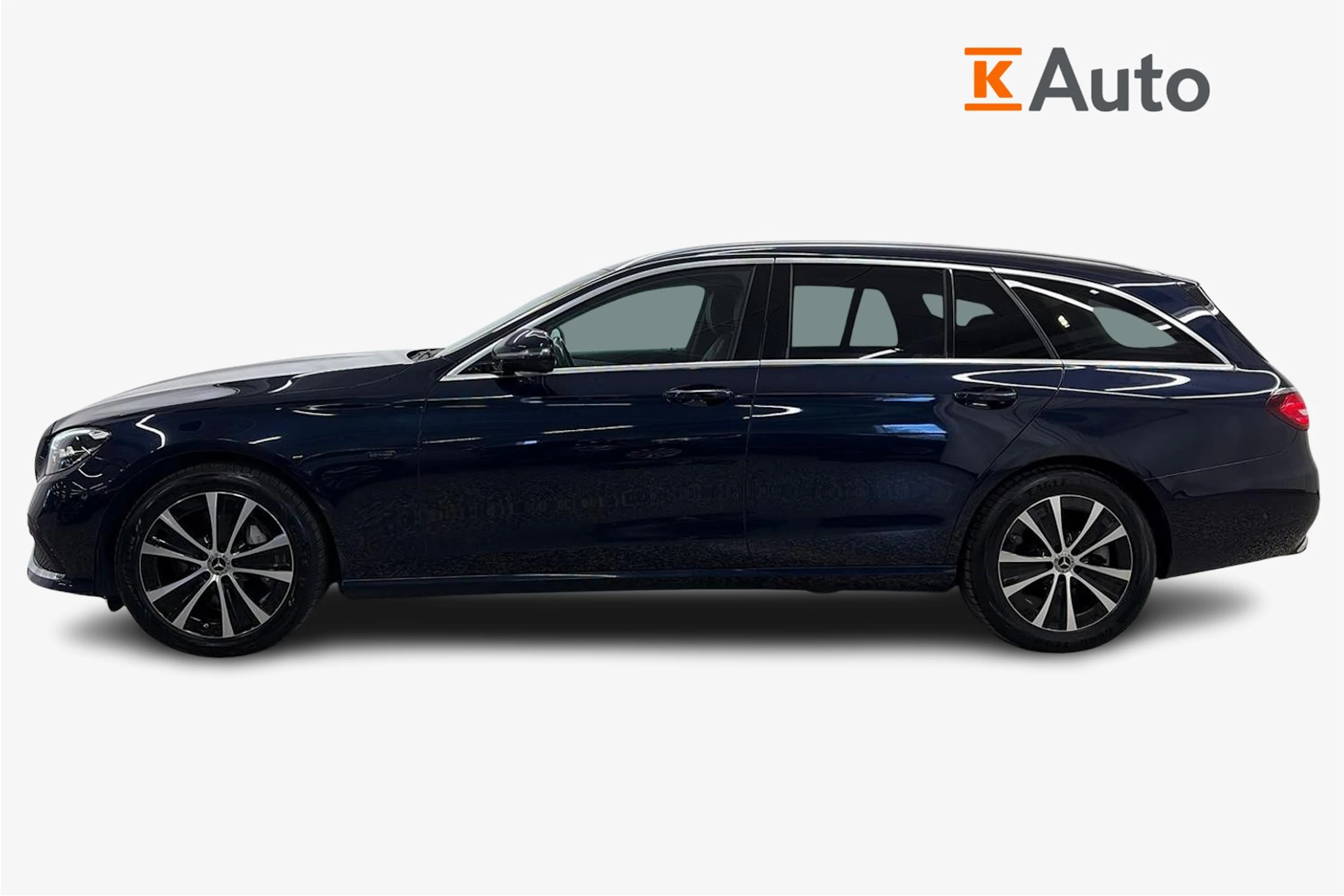 sininen Mercedes-Benz E 2021 kuva 5.