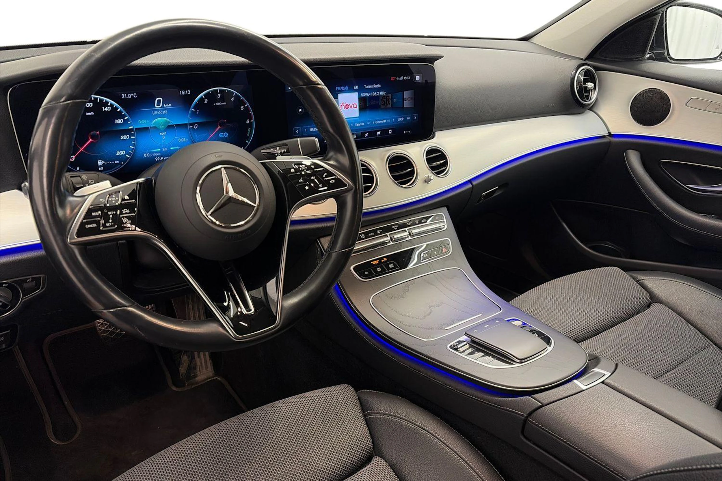 sininen Mercedes-Benz E 2021 kuva 6.