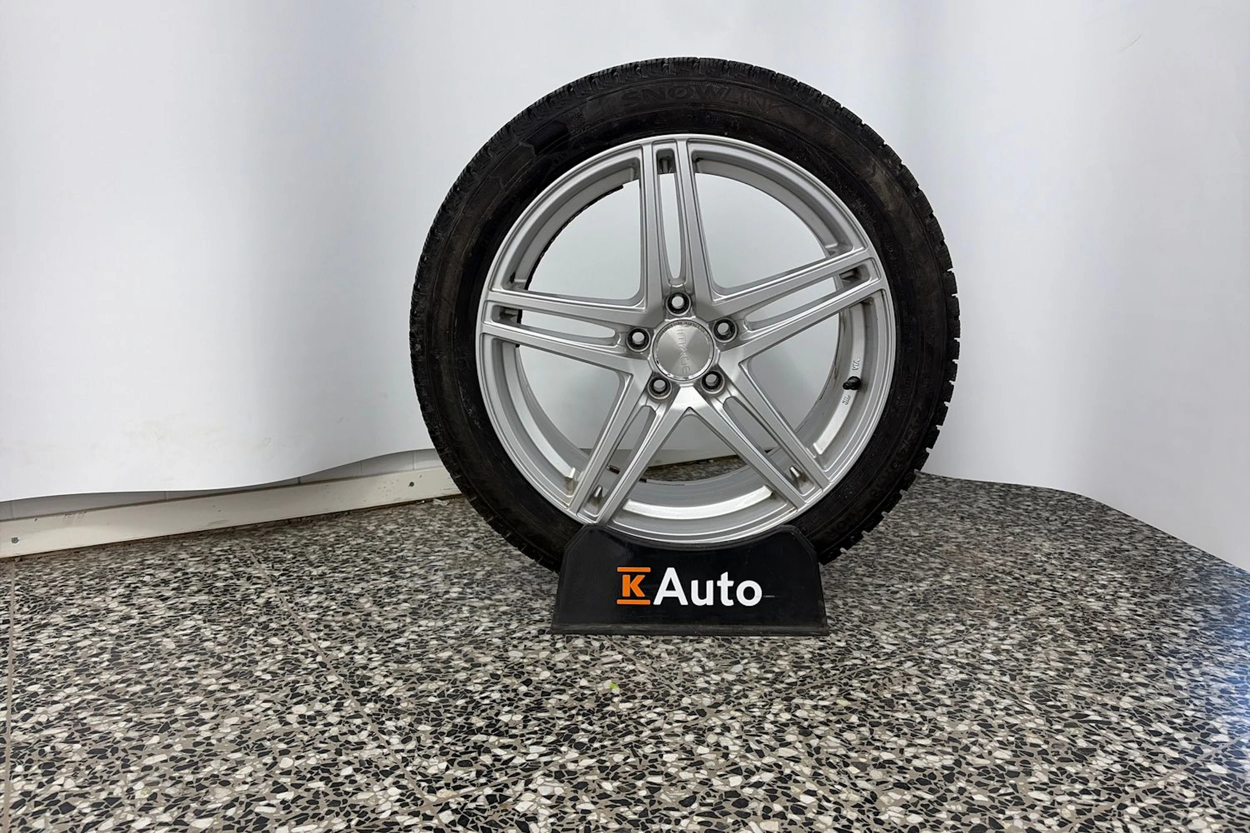 sininen Mercedes-Benz E 2021 kuva 10.