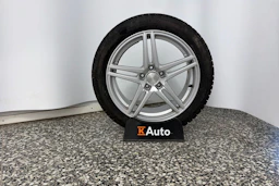 sininen Mercedes-Benz E 2021 kuva 10.