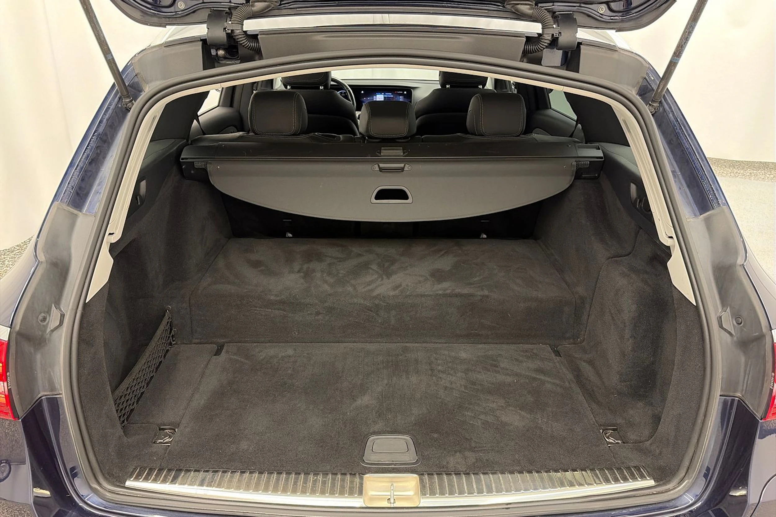 sininen Mercedes-Benz E 2021 kuva 11.