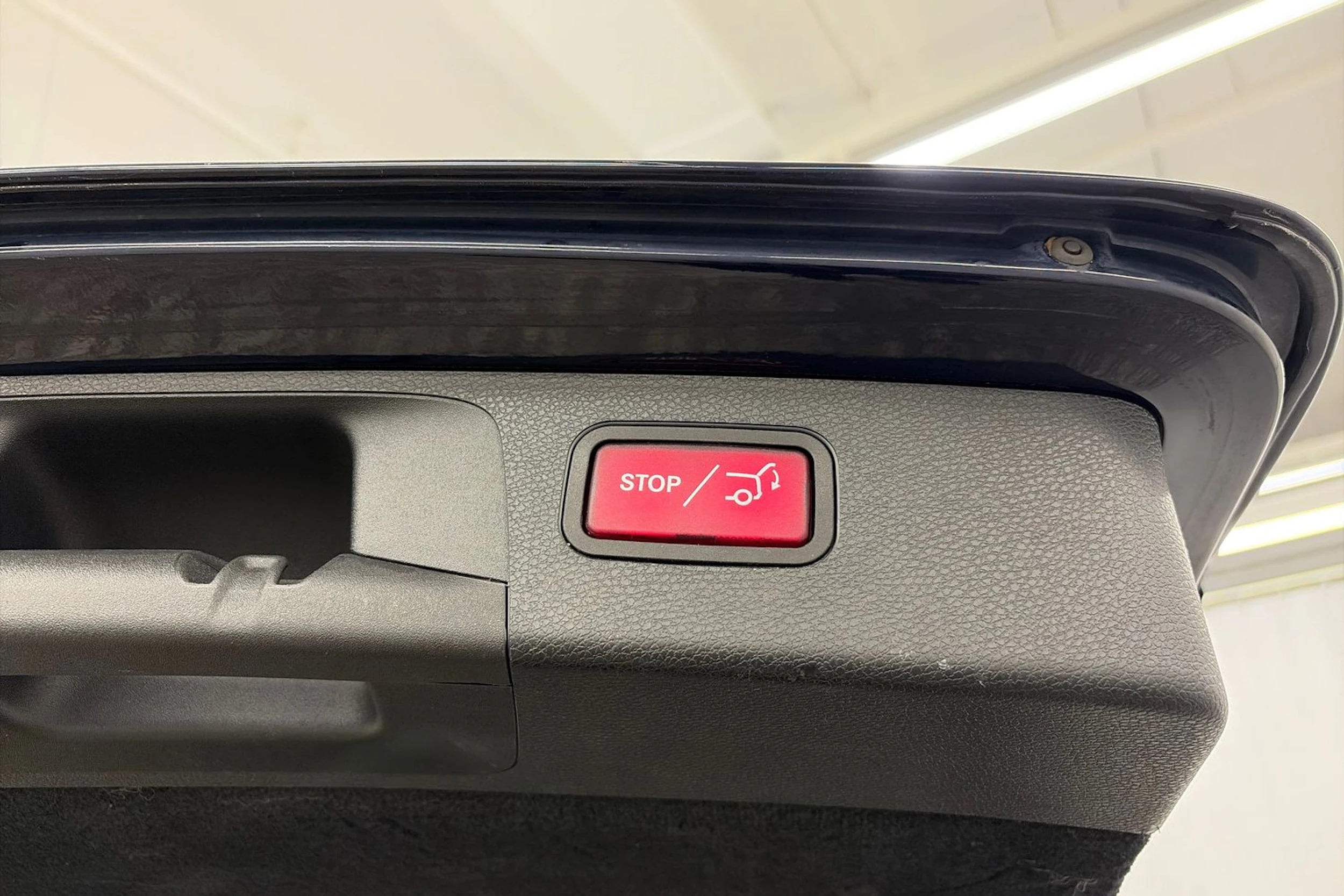 sininen Mercedes-Benz E 2021 kuva 12.