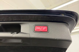 sininen Mercedes-Benz E 2021 kuva 12.