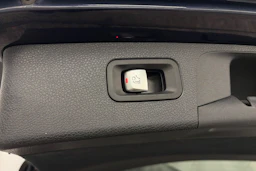 sininen Mercedes-Benz E 2021 kuva 13.