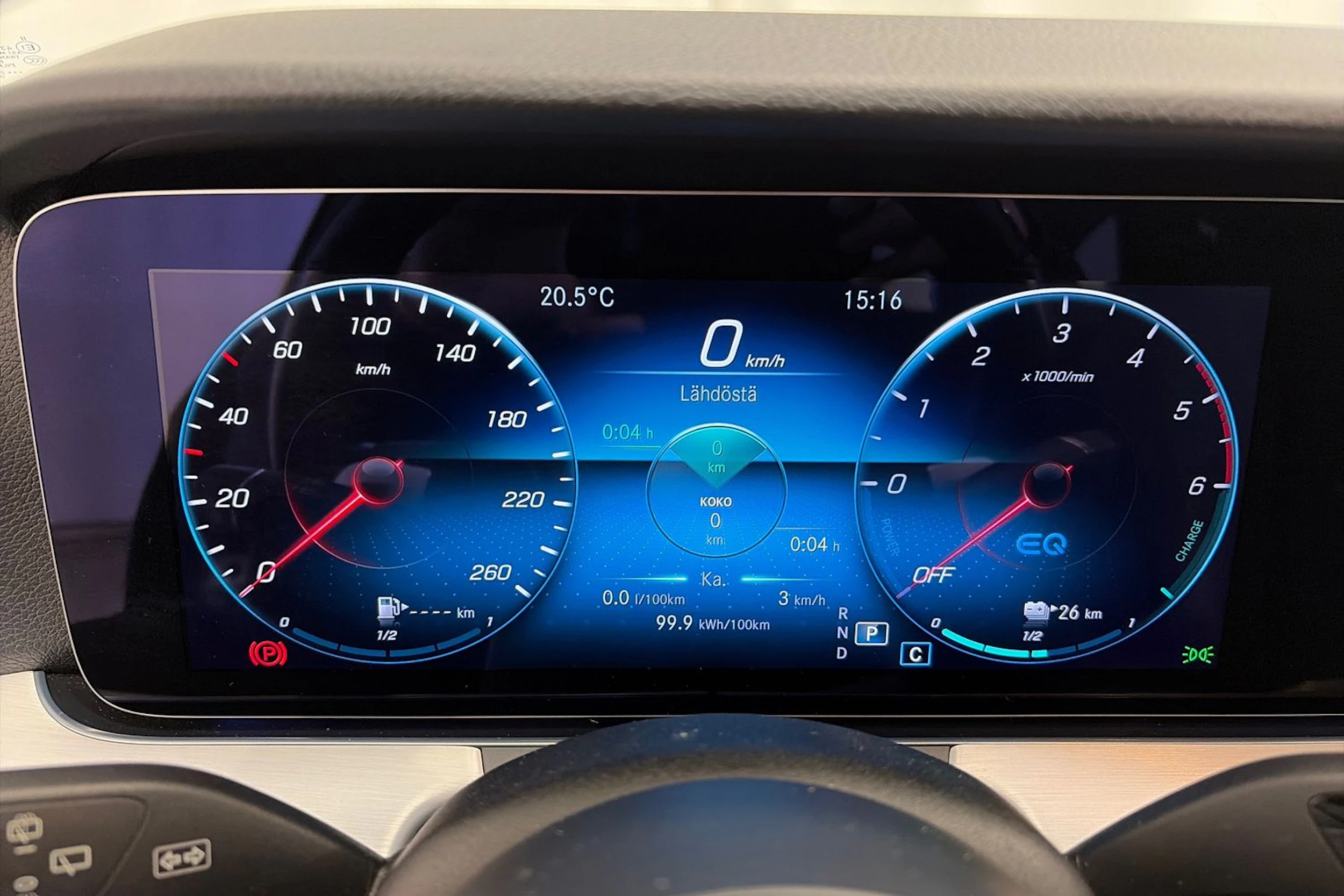 sininen Mercedes-Benz E 2021 kuva 17.