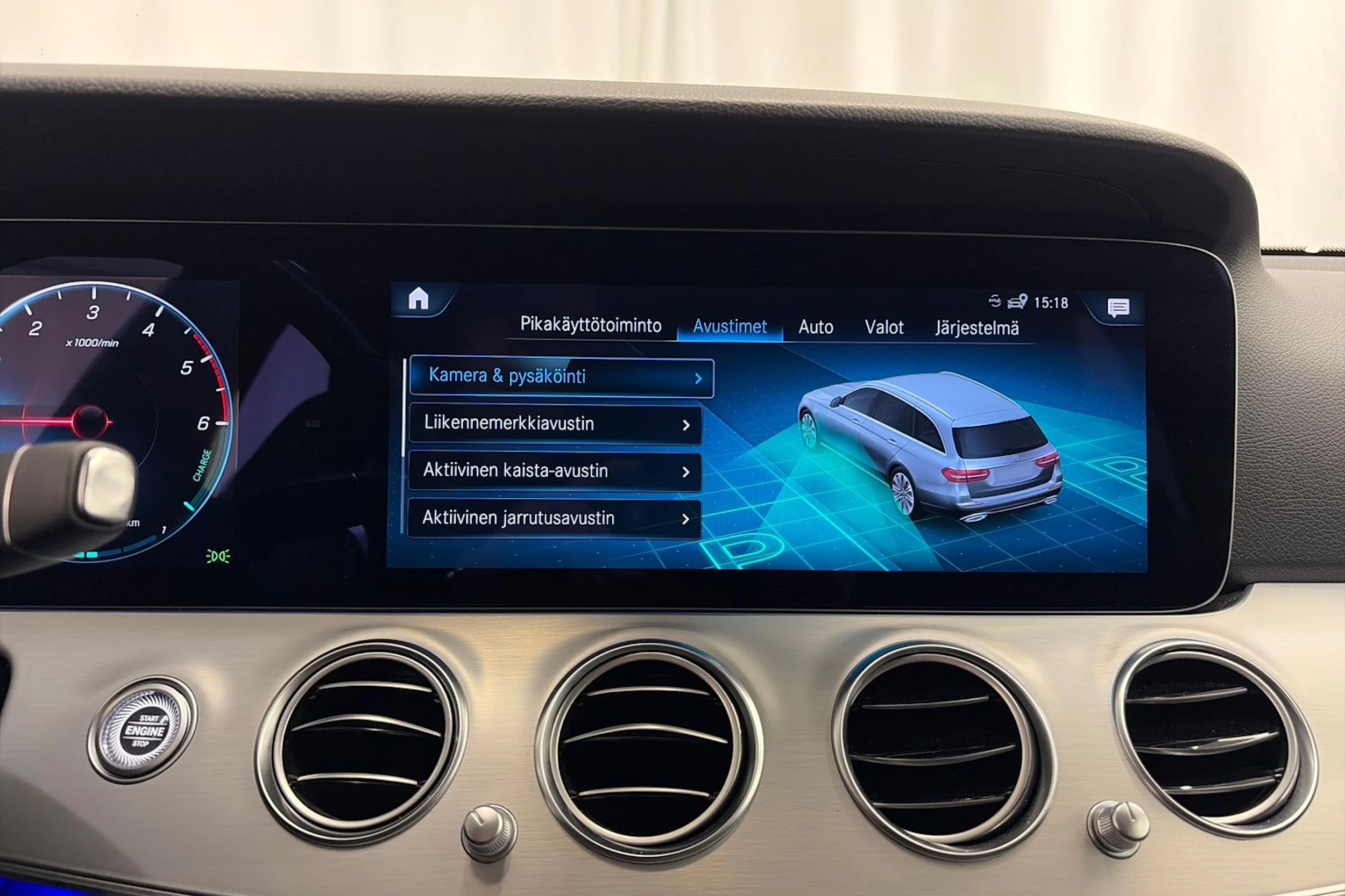 sininen Mercedes-Benz E 2021 kuva 23.