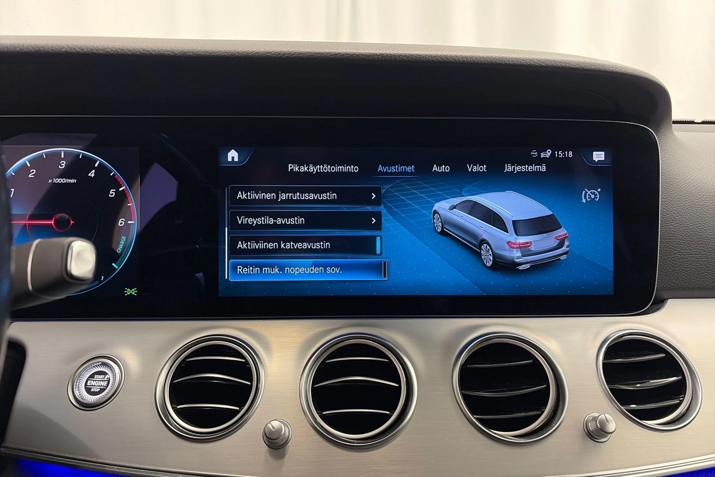 sininen Mercedes-Benz E 2021 kuva 24.